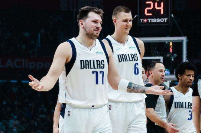  东契奇三双独行侠终结雄鹿连胜  